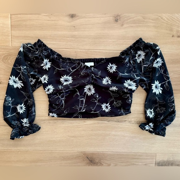 Leith Tops - Leith Floral Black Crop Top Size M